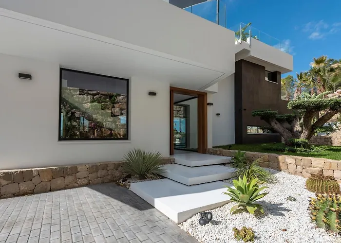 Bella *